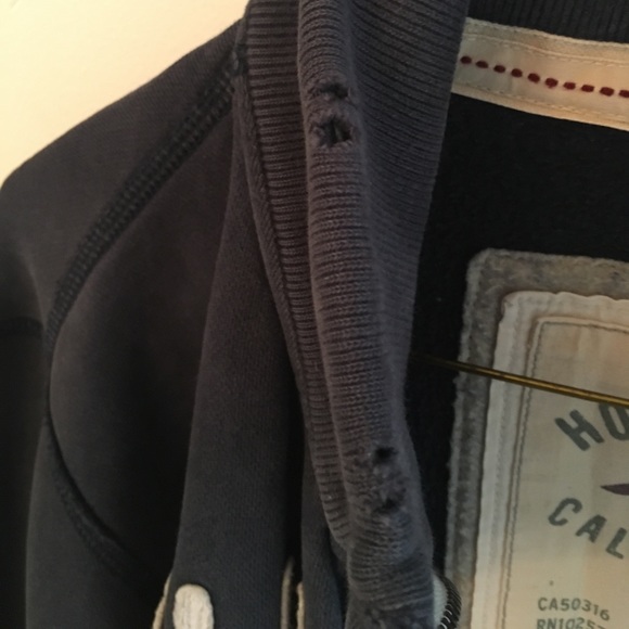 HOLLISTER DISTRESSED EARLY 2000s ZIP UP SWEATER - Picture 3 of 7